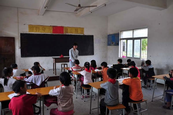 努力打好教育翻身仗人投入不够一直是困扰教育展开的瓶颈